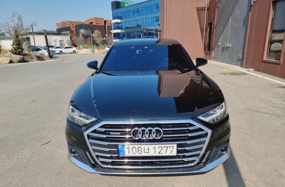 Audi A8 (D5)