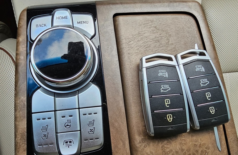 Genesis G90