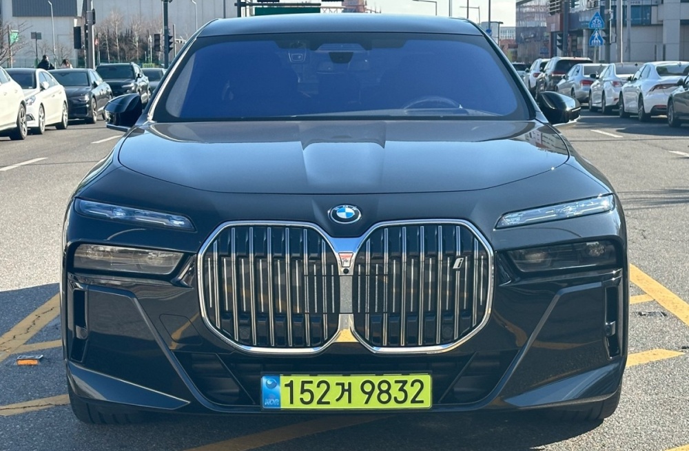 BMW i7 (G70)