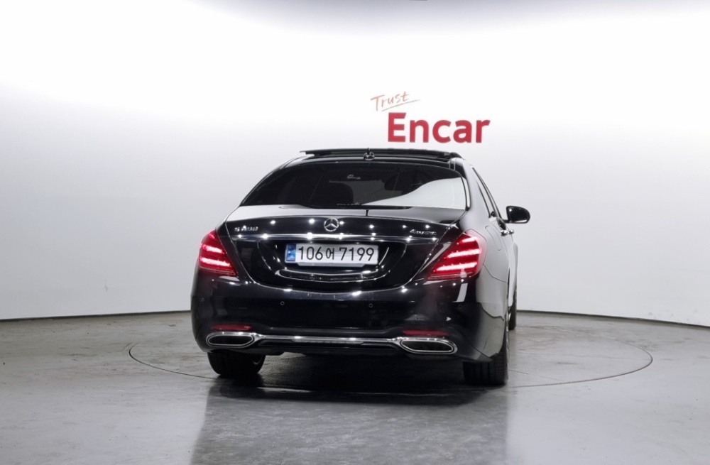 Mercedes-Benz S-Class W222