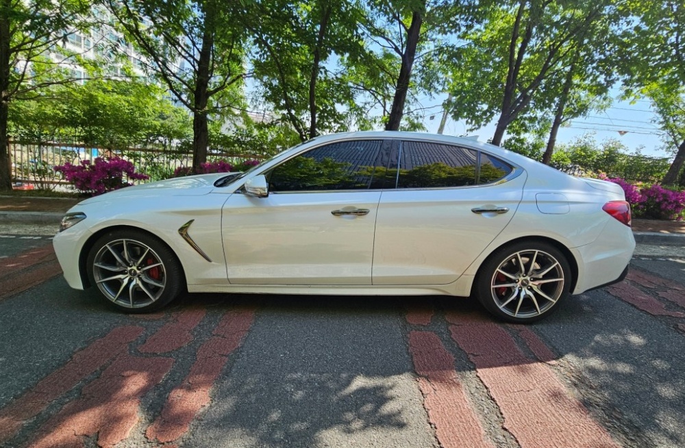 Genesis G70