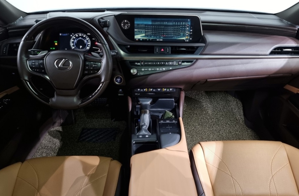 Lexus ES300h 7th generation