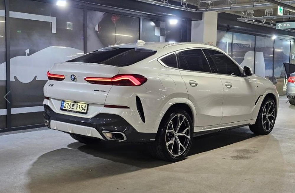 BMW X6 (G06)