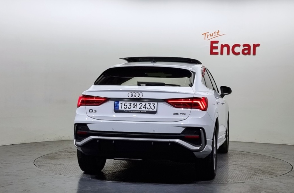 Audi Q3 (F3)