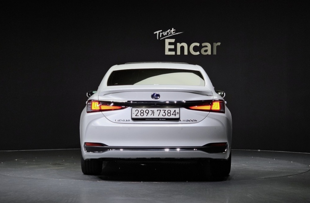 Lexus ES300h 7th generation