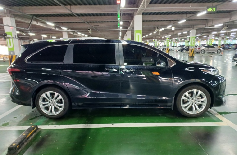 Toyota Sienna 4th generation