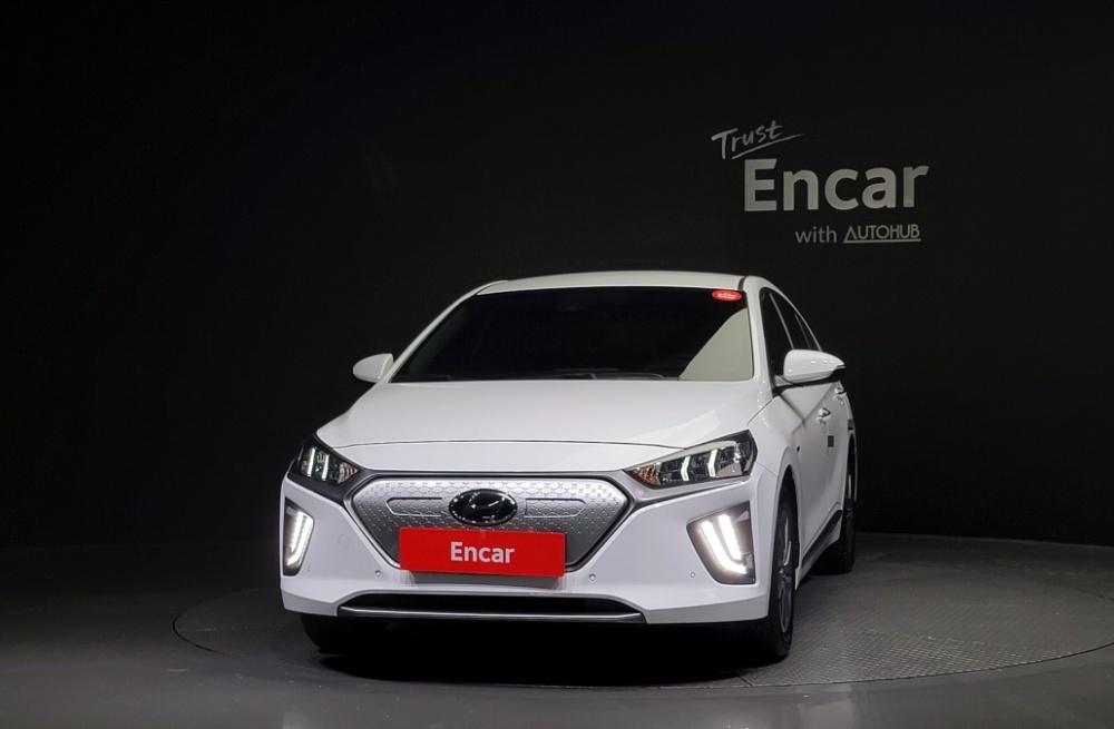 Hyundai The new Ioniq electric